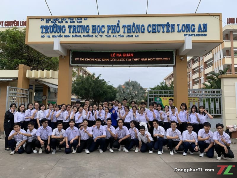 May đồng phục học sinh tại Long An